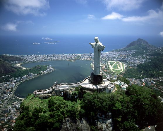 http://www.playersclubtours.com/blog/wp-content/uploads/2011/12/new-old-7-wonders-christ-redeemer-rio-janeiro-brazil_18303_600x4501.jpg